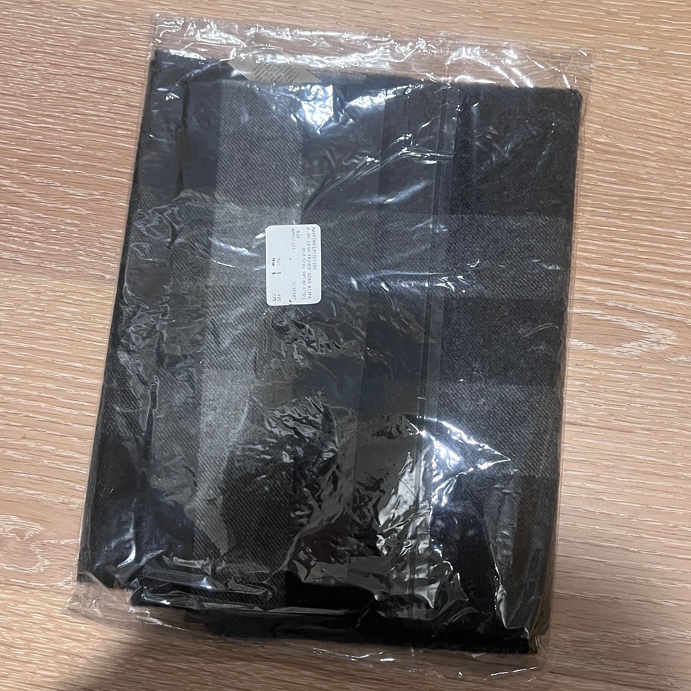 Burberry Black and Gray Scarf - Picture 6 of 6